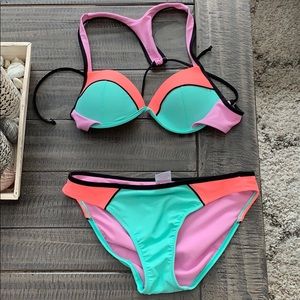 😎CC SALE NWOT Colorblock Bikini